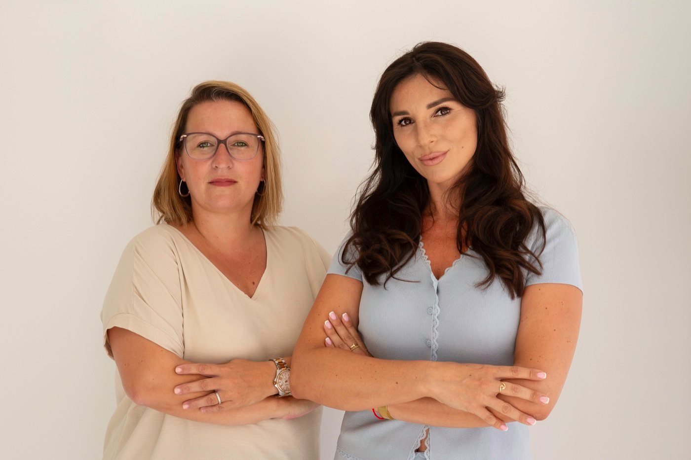 Mieke en Anastasia van A&M Expat Services